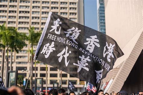 《基本法23條》煽動罪首例判刑！港男「穿反送中上衣」被逮 昔還做過「這1事」坐牢14個月 風傳媒