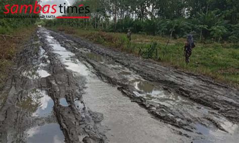 Jalan Penghubung Dua Desa Kecamatan Teluk Keramat Rusak Parah Sambas