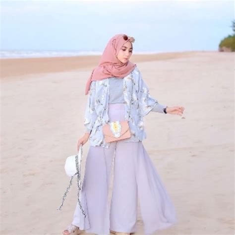 Ide Outfit Ke Pantai Untuk Hijabers Dan Tips Mix And Match Stylish