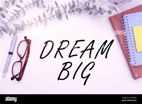 Inspiration Montrant Le Signe Dream Big Photo Conceptuelle Pour Penser