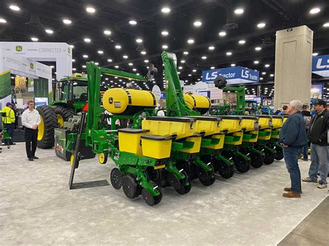 John Deere Debuts 1745 Maxemerge 5 Planter Exactrate Agdaily