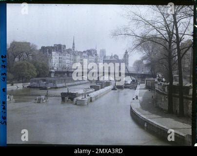 Paris St Arr France Le Barrage De La Monnaie Du Quai De Conti