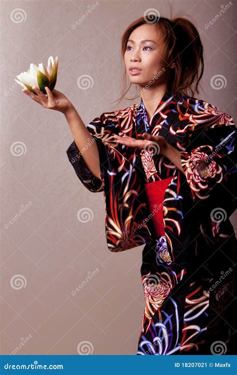 Beautiful Japanese Woman Wearing Kimono Stock Image Image Of Indoor