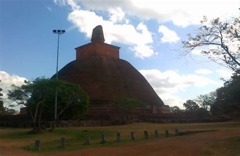 Blog - Hotel Shanthi Anuradhapura: Stupas in Anuradhapura