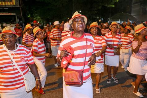 Acad Micos Do Salgueiro Realiza Primeiro Ensaio De Rua Rumo Ao Carnaval