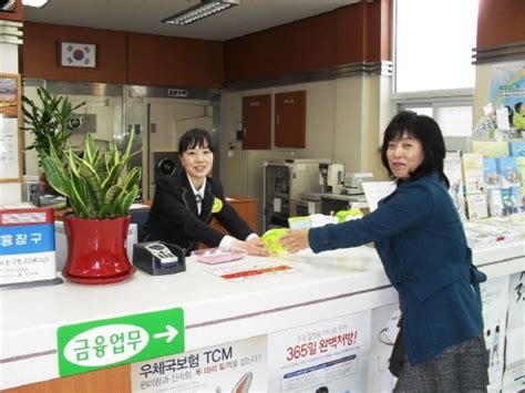 사등면 주민자치위원회 ‘사랑의 저금통배부 사진