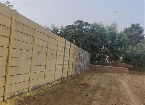 RCC Concrete Compound Wall Thickness 50 Mm At Rs 80 Square Feet In