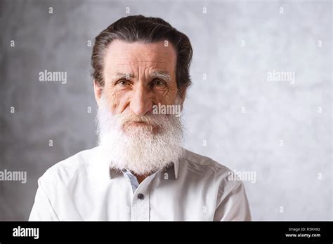 Personnes Debout Sur Fond Blanc Banque Dimage Et Photos Alamy