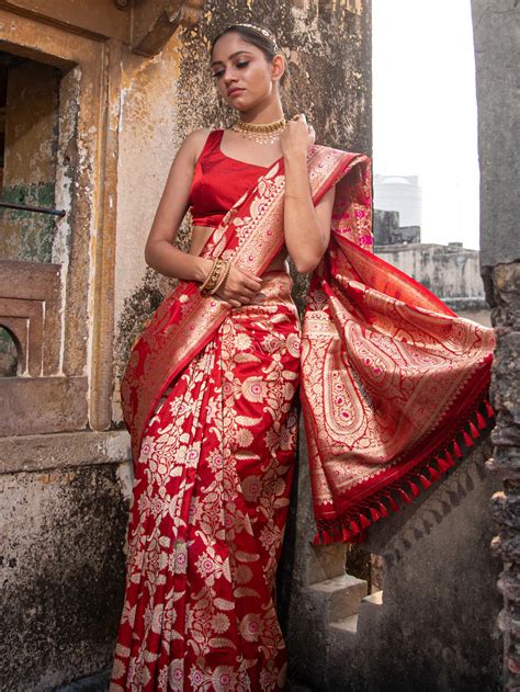 Stunning Saree Styles To Steal The Spotlight At Your Farewell