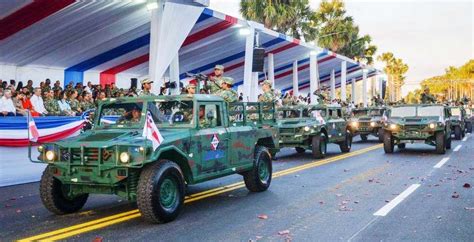 Los Blindados Uro Vamtac St Encabezan El Desfile Por La Independencia