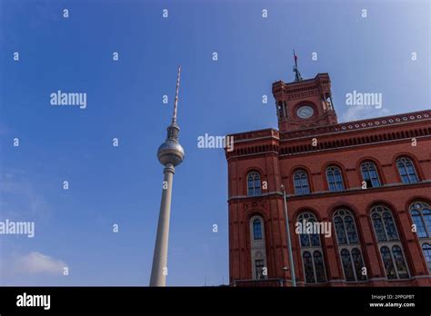 Rotes Rathaus, the town hall Stock Photo - Alamy 