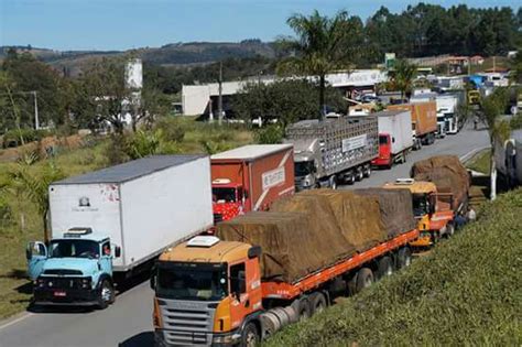 Protesto De Caminhoneiros Chega Ao Dia Bloqueio Em Mais De