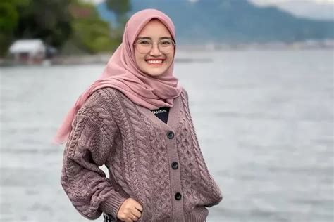 Biografi Profil Dan Perjalanan Karir Penyanyi Multi Talenta Nabila