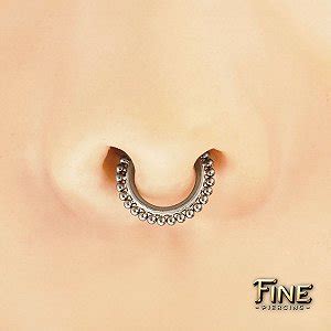 Piercings De Septo Em Tit Nio E A O Cir Rgico