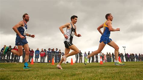 Little dog battles for lead at NCAA cross-country regional meet (video) - NBC Sports