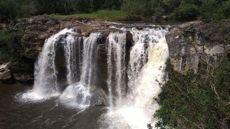 Trilhas que passam pela Mata Atlântica e maior queda d água de MG