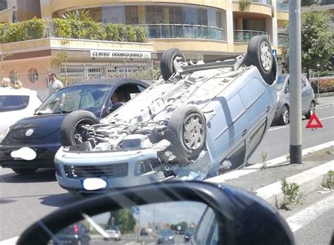 Incidente Al Torrino Si Ribalta Con L Auto Ferita Una Donna Terzo