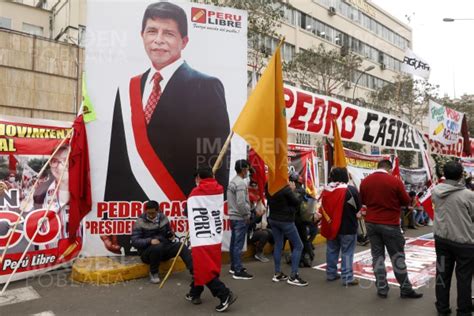 Pedro Castillo es proclamado presidente electo de Perú