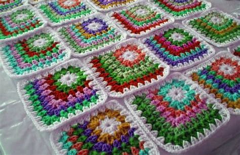 On Point Log Cabin Style Granny Square Pattern By D Goldoff