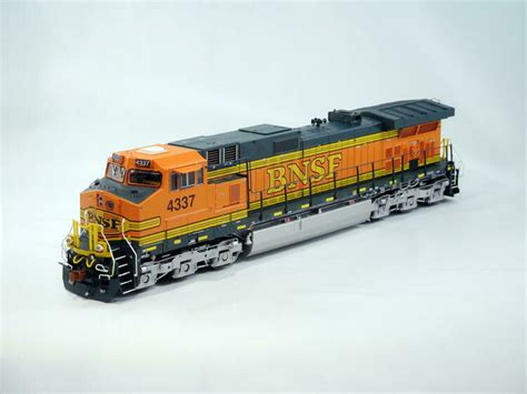 ScaleTrains Rivet Counter HO GE Dash 9 44CW BNSF Heritage II 4337 W