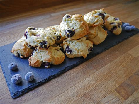 Healthy blueberry biscuit recipe - Real Girls Wobble
