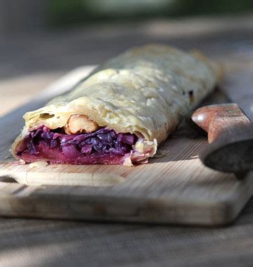 Strudel Au Chou Rouge Aux Pommes Et Aux Marrons Recettes De Cuisine