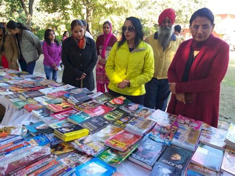 गुरु नानक गर्ल्स कॉलेज में तीन दिवसीय पुस्तक प्रदर्शनी का आयोजन