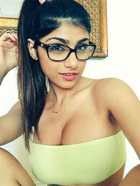 Ex Porn Star Mia Khalifa Told To Rot In Hell After Comparing Herself