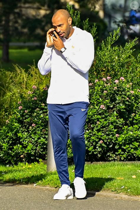 Photo Thierry Henry sélectionneur de l équipe de France Espoirs