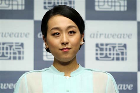 浅田真央、下着が見えそうなモード写真に衝撃 「なぜ」「どうしたの」 Sirabee