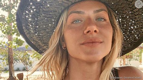 Barriga de Giovanna Ewbank na gravidez encanta famosos em foto de maiô