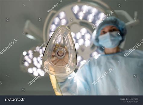 Anesthesiologist Puts Oxygen Mask On Patient 庫存照片 2467819873 Shutterstock