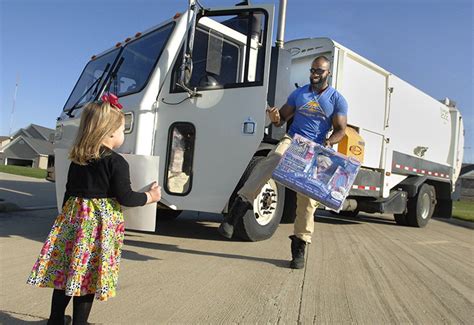 Little Girl Surprises Her Favorite Garbage Man With A Birthday Cakeso