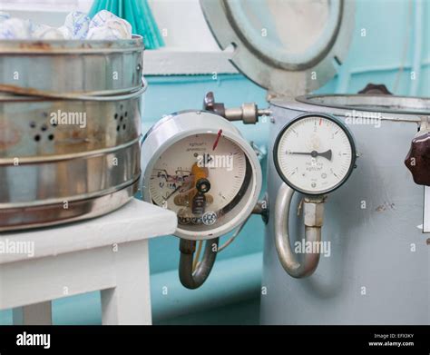 Image of an autoclave in a medical laboratory Stock Photo - Alamy