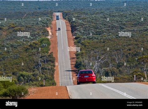 Traffic on the Eyre Highway, Australia's Highway 1, South Australia ...