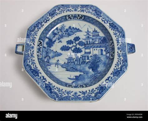 Antique Th Century Chinese Porcelain Blue And White Hot Water Dish