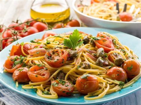 Receita De Macarrão Ao Molho De Tomate E Alcaparras Comida E Receitas