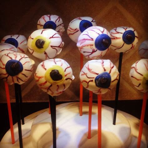 Halloween eyeball cake pops! | Halloween eyeballs, Eyeball cake pops, Cake