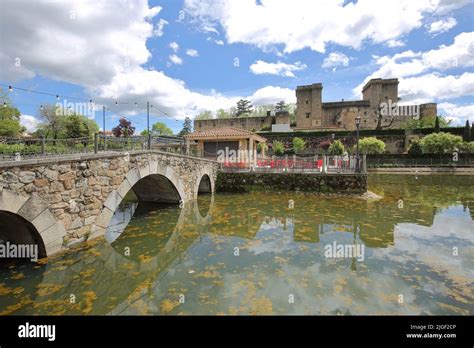 Castillo Hist Rico Con Palacio De Los Condes De Oropesa En Jarandilla