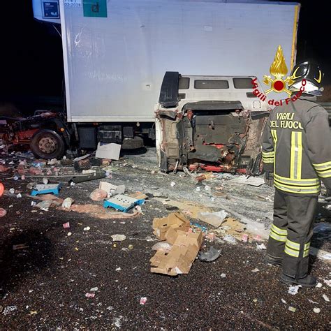 Camion Si Ribalta In Autostrada Ecco Cosa Accaduto Questa Mattina Sull