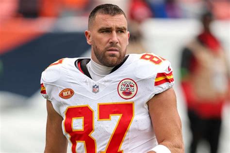 Travis Kelce Scores First Touchdown in Chiefs-Ravens Game as Taylor ...