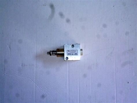 Клапан ограничения подъема кузова пневматический КАМАЗ КП-1,5-00.00