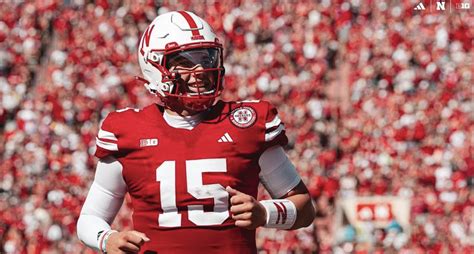 Patrick Mahomes Copycat Nebraska Qb Dylan Raiola Signs Autographs For