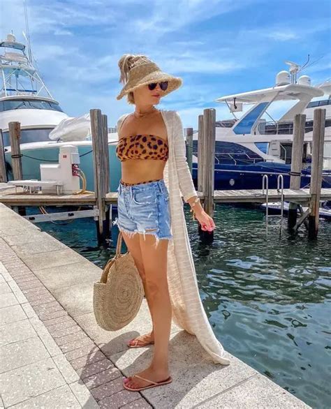 What To Wear To A Water Park 27 Outfit Ideas