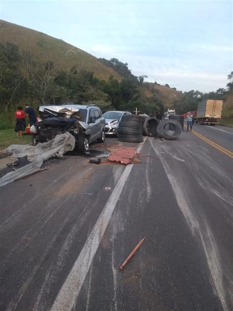 Acidente entre três veículos deixa feridos na BR 393 em Vassouras RJ