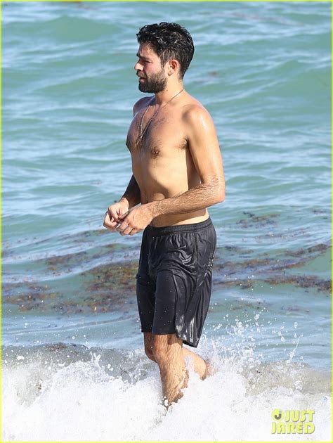 Adrian Grenier Shows Off Shirtless Beach Body In Miami Photo 3520867