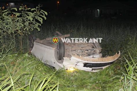 Auto Over De Kop Op De Martin Luther Kingweg Waterkant