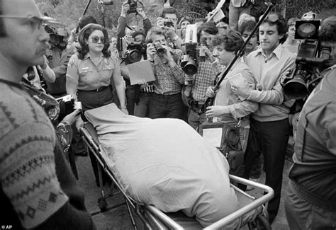 Il Funerale Di John Belushi Le Fotografie Che Hanno Fatto La Storia