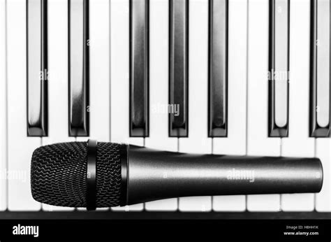 Keyboard piano microphone hi-res stock photography and images - Alamy