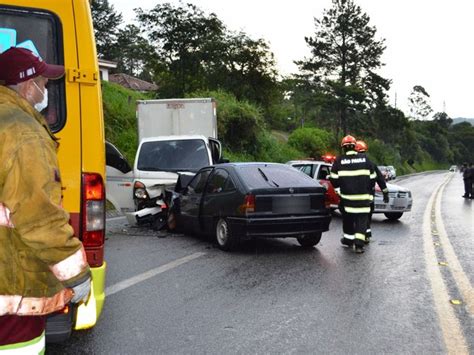 G1 Colisão frontal na rodovia Raposo Tavares deixa feridos em São